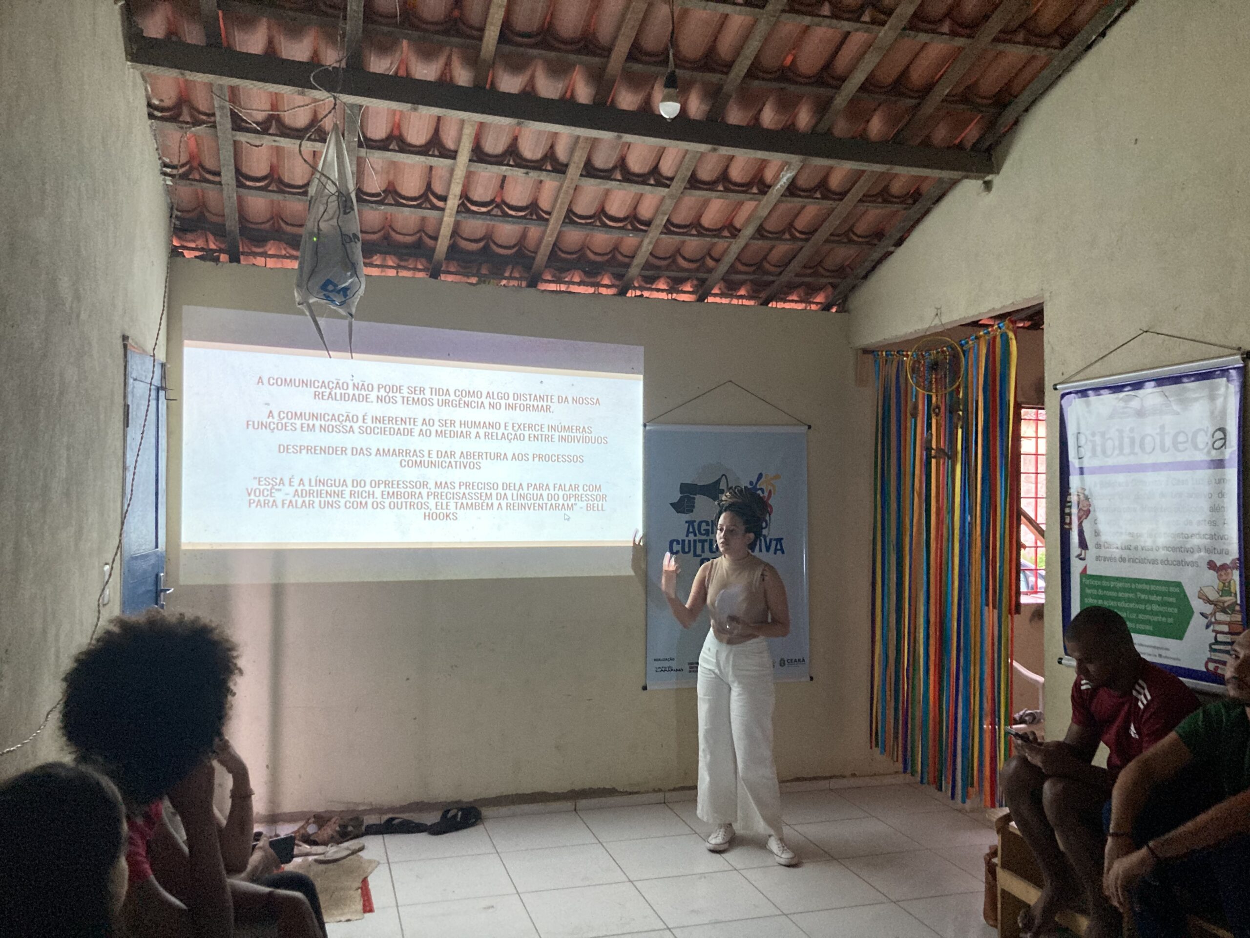 Ponto de Cultura Casa Luz promoveu oficina sobre texto jornalístico na última segunda-feira (20)