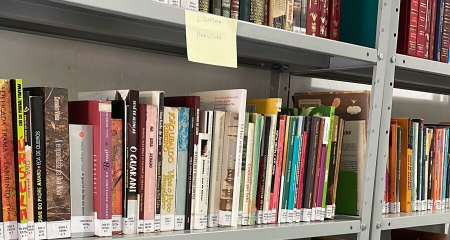 Coletivo Camaradas faz doação de livros para bibliotecas