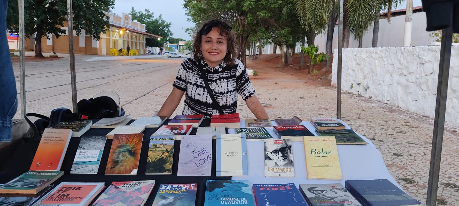 Livraria Sociedade Literata realiza roda de conversa com Victor Vladmir sobre empoderamento feminino na arte nesta sexta-feira (22) às 18h30 na Biblioteca do Coletivo Camaradas