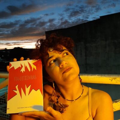 Borboleticia publica “Fogueirinhas” seu primeiro livro de poesia