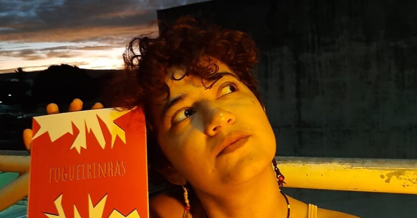 Borboleticia publica “Fogueirinhas” seu primeiro livro de poesia